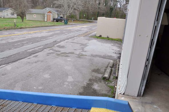 Office-Retail and Warehouse on Hixson PIke: 5424 Hixson Pike, Hixson, TN 37343
